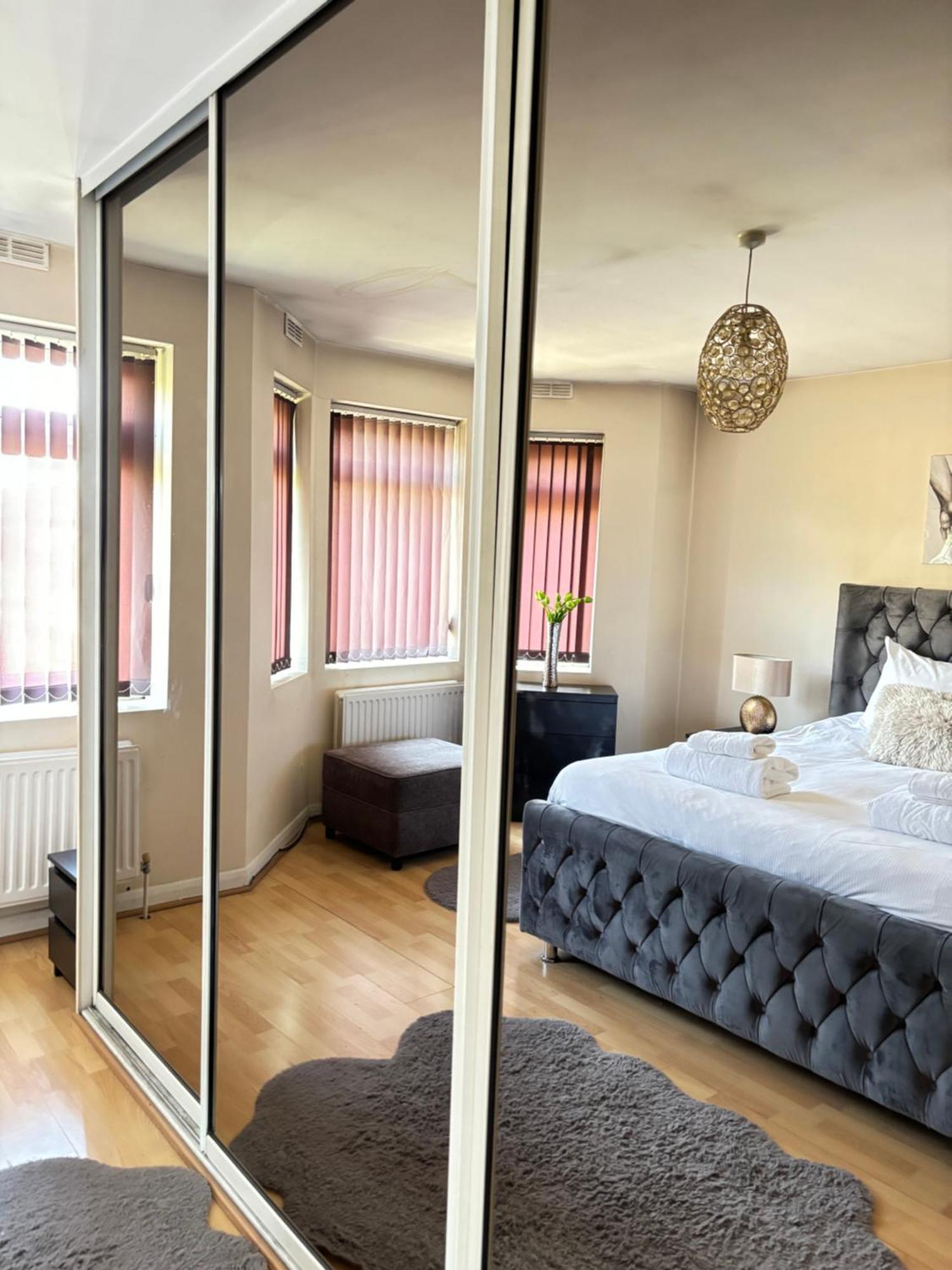 City Airport Serviced House Casa vacanze
